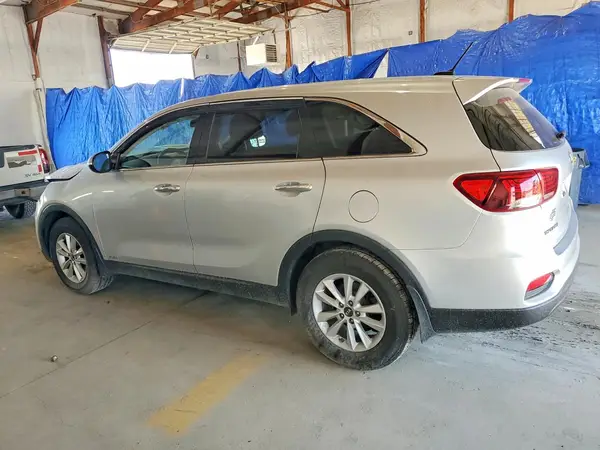 5XYPGDA34KG461676 2019 KIA SORENTO - Image 2