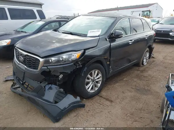5XYPGDA34KG466974 2019 KIA SORENTO - Image 2