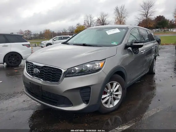 5XYPGDA34KG470569 2019 KIA SORENTO - Image 2