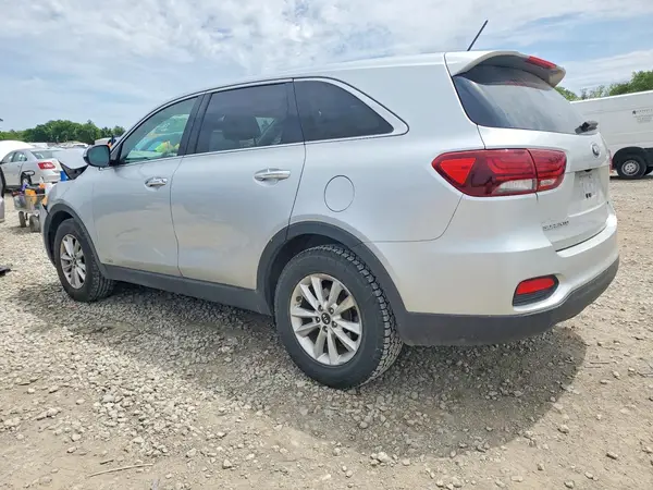 5XYPGDA34KG476761 2019 KIA SORENTO - Image 2