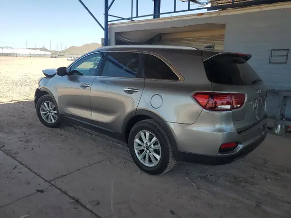 5XYPGDA34KG519785 2019 KIA SORENTO - Image 2