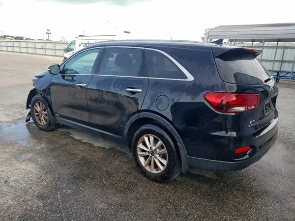 5XYPGDA34KG523030 2019 KIA SORENTO - Image 2