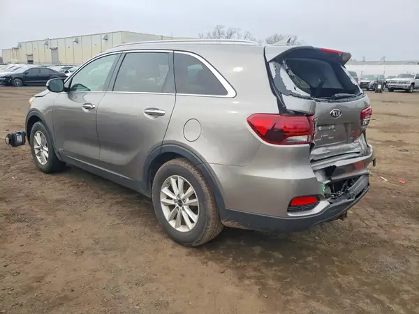 5XYPGDA34KG526512 2019 KIA SORENTO - Image 2