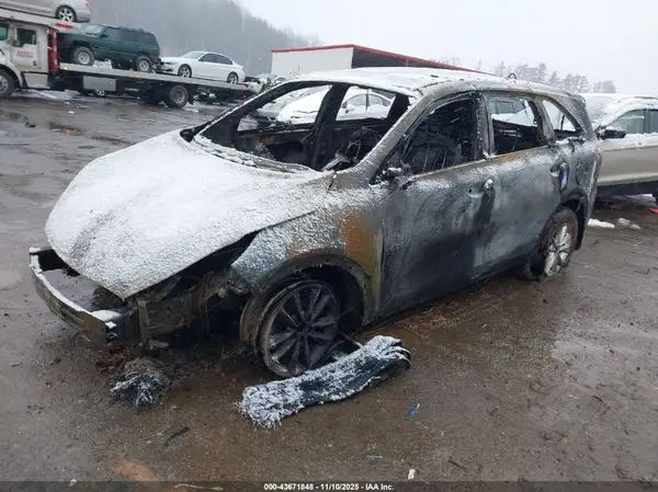 5XYPGDA34KG526588 2019 KIA SORENTO - Image 2