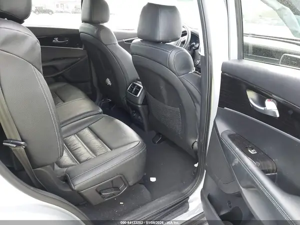 5XYPGDA34KG527580 2019 KIA SORENTO - Image 8