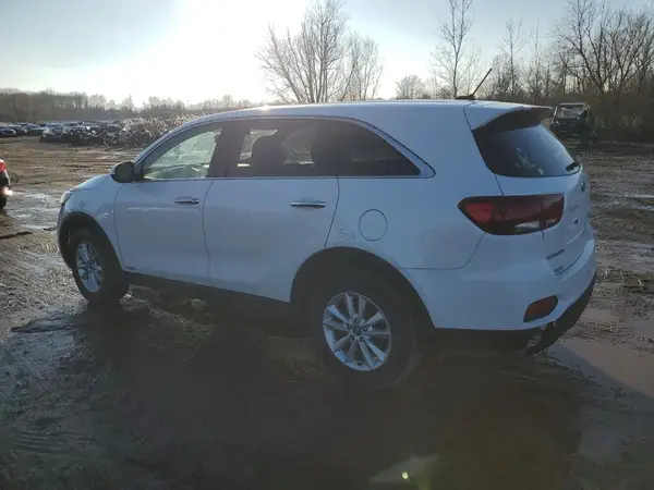 5XYPGDA34KG536084 2019 KIA SORENTO - Image 2