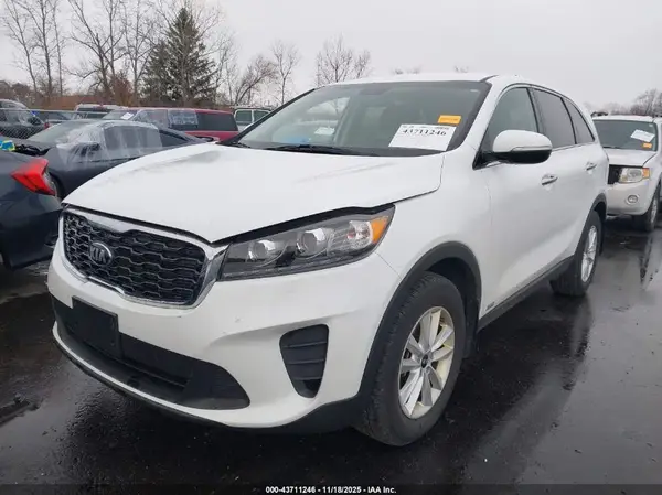 5XYPGDA34KG537770 2019 KIA SORENTO - Image 2