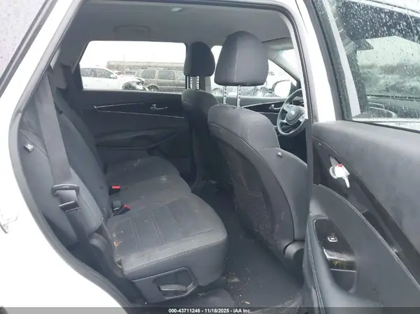 5XYPGDA34KG537770 2019 KIA SORENTO - Image 8