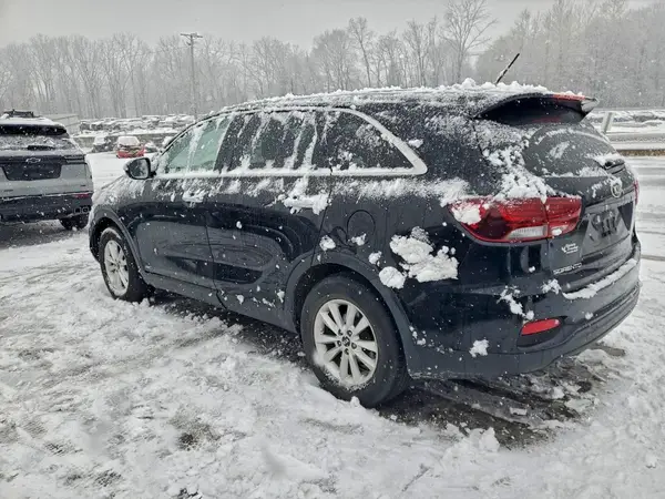 5XYPGDA34KG558666 2019 KIA SORENTO - Image 2