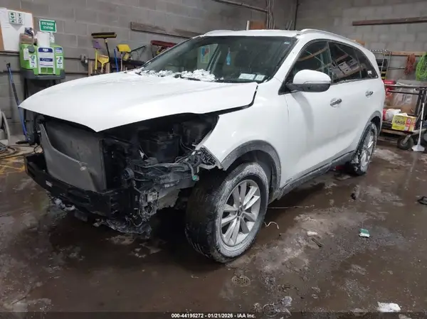 5XYPGDA34KG571207 2019 KIA SORENTO - Image 2