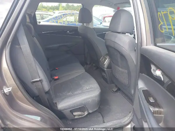 5XYPGDA34KG587973 2019 KIA SORENTO - Image 8