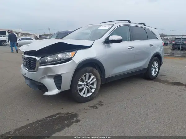 5XYPGDA34KG595250 2019 KIA SORENTO - Image 2