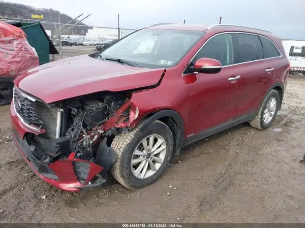 5XYPGDA34KG595863 2019 KIA SORENTO - Image 2