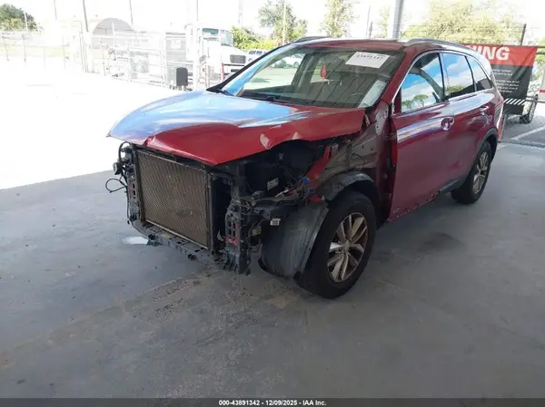 5XYPGDA35GG006388 2016 KIA SORENTO - Image 2