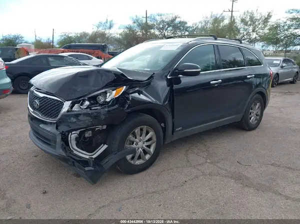 5XYPGDA35GG028178 2016 KIA SORENTO - Image 2