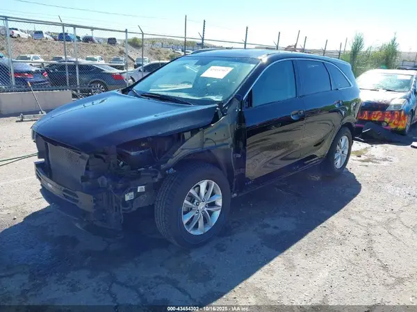 5XYPGDA35GG044929 2016 KIA SORENTO - Image 2