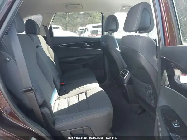 5XYPGDA35GG061424 2016 KIA SORENTO - Image 8