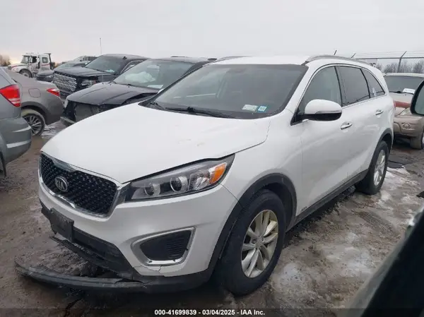 5XYPGDA35GG110895 2016 KIA SORENTO - Image 2