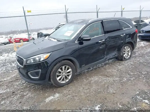 5XYPGDA35GG121573 2016 KIA SORENTO - Image 2