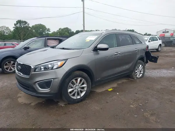 5XYPGDA35GG132993 2016 KIA SORENTO - Image 2