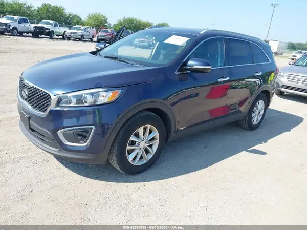 5XYPGDA35GG166075 2016 KIA SORENTO - Image 2