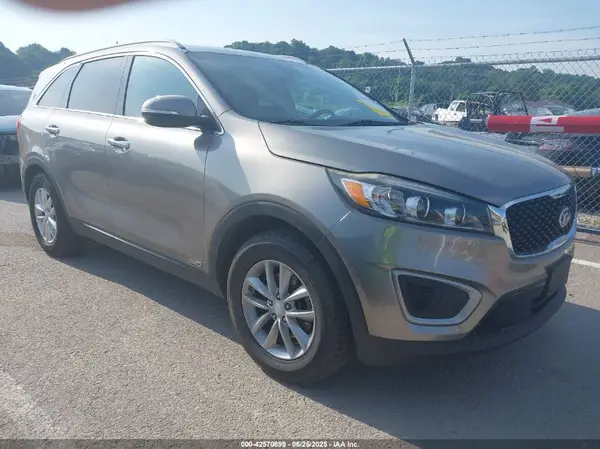 5XYPGDA35HG237230 2017 KIA SORENTO - Image 1