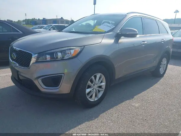 5XYPGDA35HG237230 2017 KIA SORENTO - Image 2