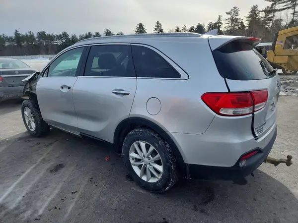 5XYPGDA35HG237325 2017 KIA SORENTO - Image 2