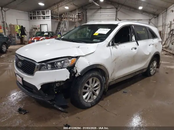 5XYPGDA35HG243965 2017 KIA SORENTO - Image 2