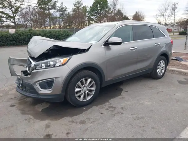 5XYPGDA35HG246798 2017 KIA SORENTO - Image 2