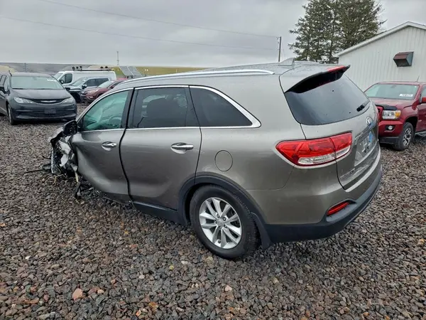 5XYPGDA35HG247515 2017 KIA SORENTO - Image 2