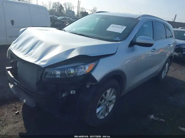 5XYPGDA35HG259597 2017 KIA SORENTO - Image 2