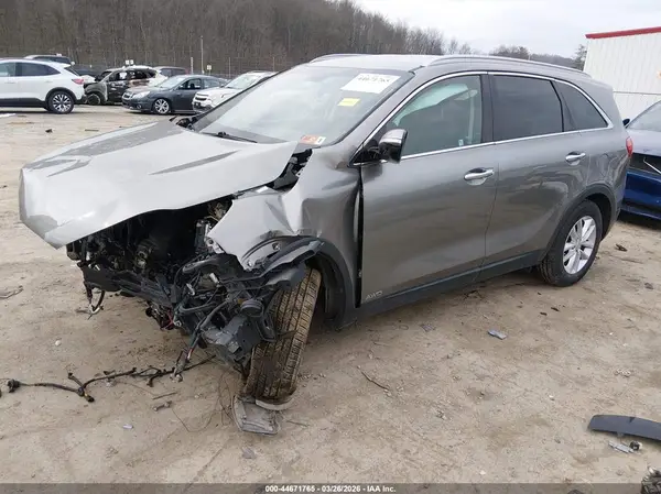 5XYPGDA35HG260281 2017 KIA SORENTO - Image 2