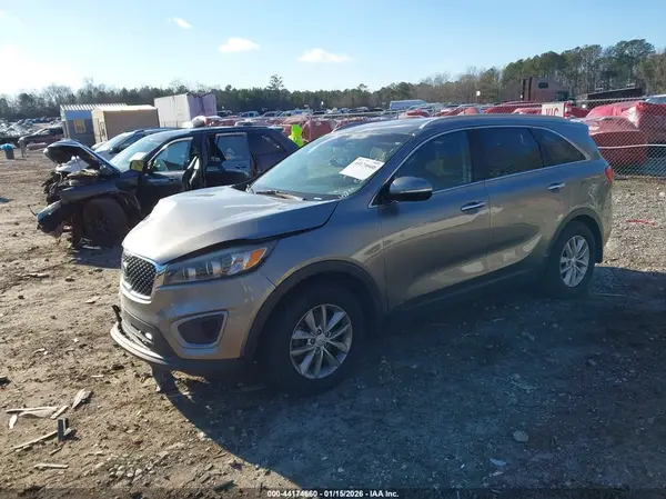 5XYPGDA35HG261026 2017 KIA SORENTO - Image 2