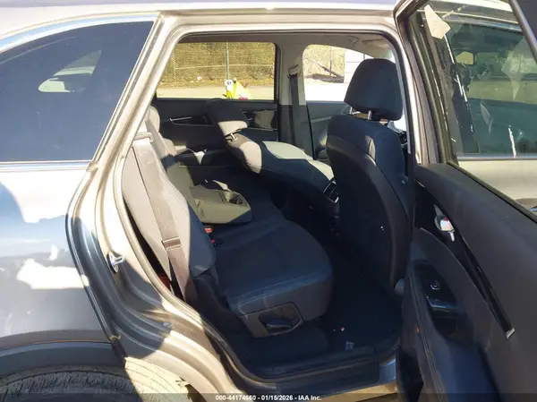 5XYPGDA35HG261026 2017 KIA SORENTO - Image 8