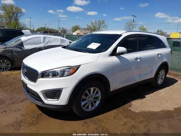 5XYPGDA35HG267294 2017 KIA SORENTO - Image 2