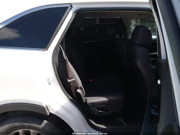 5XYPGDA35HG267294 2017 KIA SORENTO - Image 8