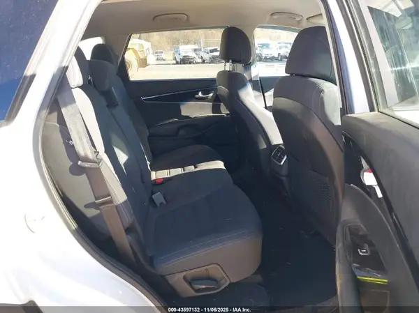 5XYPGDA35HG280448 2017 KIA SORENTO - Image 8