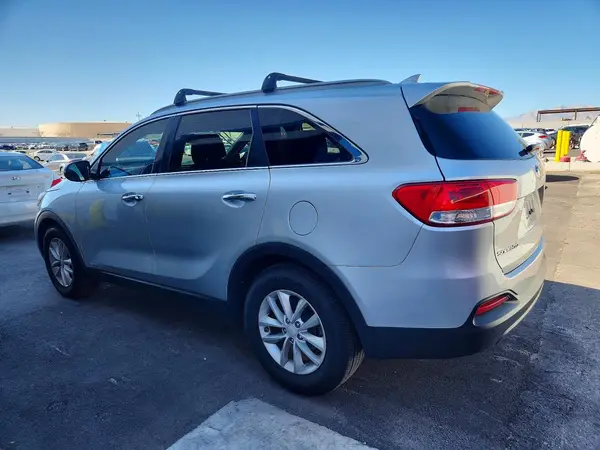 5XYPGDA35HG289456 2017 KIA SORENTO - Image 2