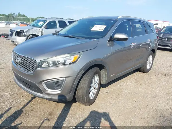 5XYPGDA35HG293846 2017 KIA SORENTO - Image 2