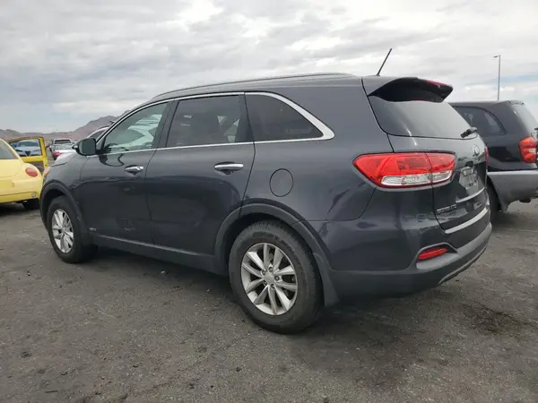 5XYPGDA35HG301623 2017 KIA SORENTO - Image 2