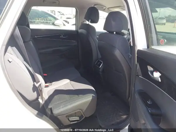 5XYPGDA35HG306028 2017 KIA SORENTO - Image 8