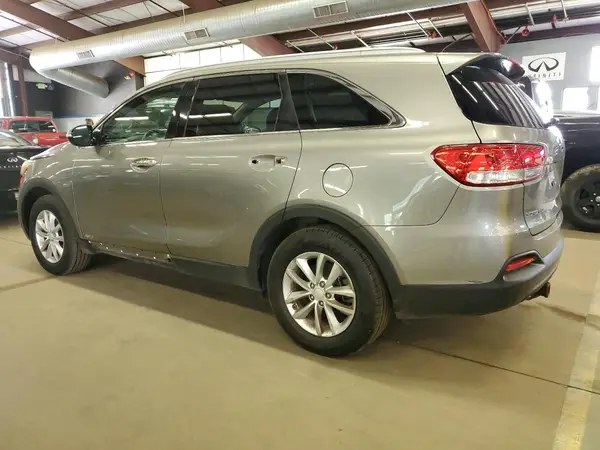 5XYPGDA35HG324559 2017 KIA SORENTO - Image 2