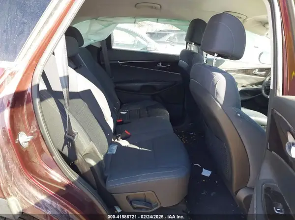 5XYPGDA35HG331690 2017 KIA SORENTO - Image 8