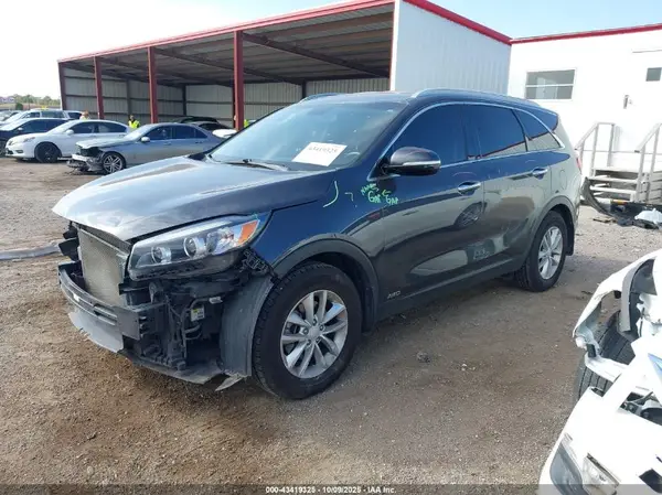 5XYPGDA35HG332466 2017 KIA SORENTO - Image 2
