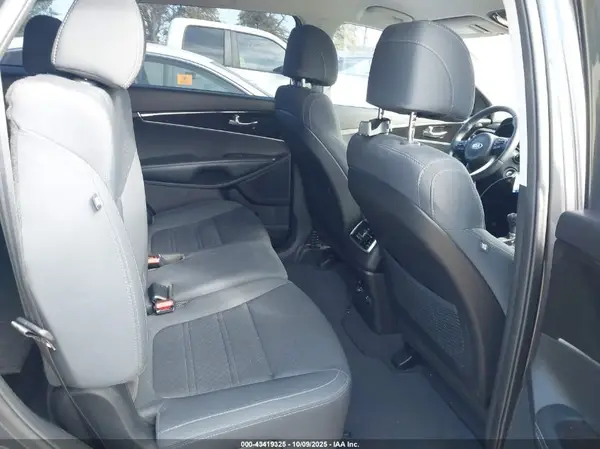 5XYPGDA35HG332466 2017 KIA SORENTO - Image 8