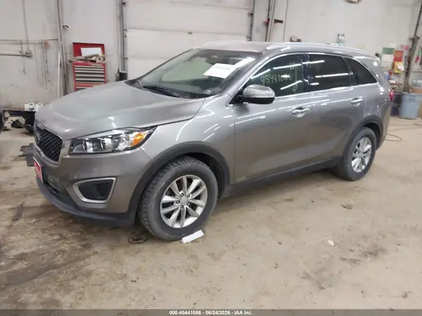 5XYPGDA35HG335142 2017 KIA SORENTO - Image 2