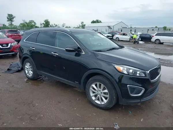 5XYPGDA35JG338645 2018 KIA SORENTO - Image 1