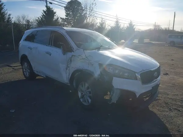 5XYPGDA35JG341562 2018 KIA SORENTO - Image 1