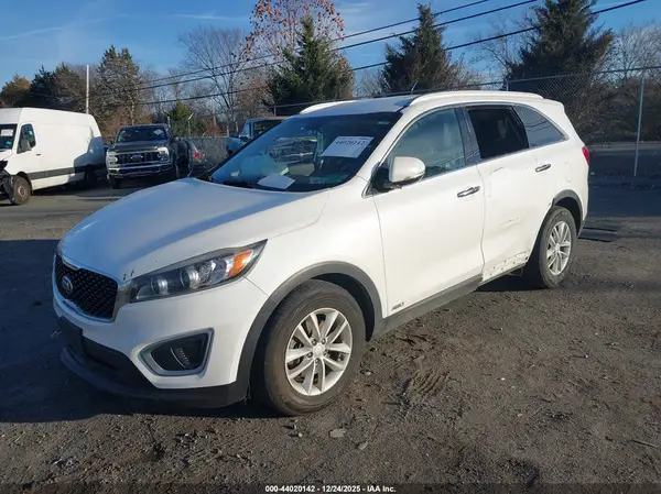 5XYPGDA35JG341562 2018 KIA SORENTO - Image 2